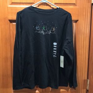 Women’s holiday shirt.